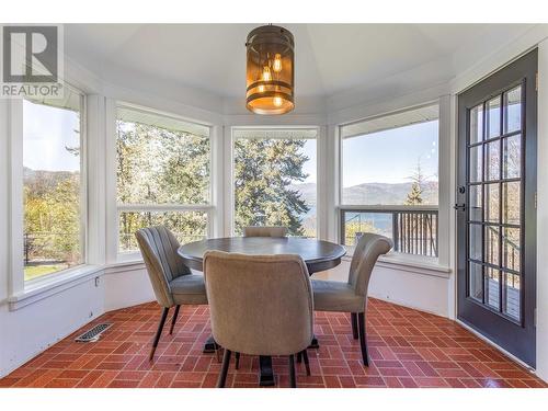 8685 Harbour Heights Road, Vernon, BC - Indoor Photo Showing Dining Room