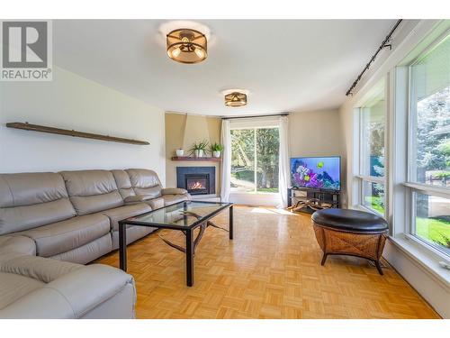 8685 Harbour Heights Road, Vernon, BC - Indoor Photo Showing Living Room With Fireplace