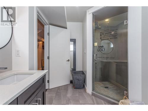 8685 Harbour Heights Road, Vernon, BC - Indoor Photo Showing Bathroom