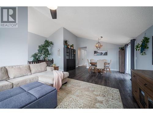3138 Shetler Drive, West Kelowna, BC - Indoor Photo Showing Living Room
