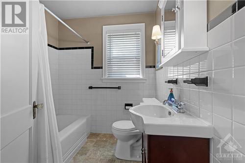 1217 Anoka Street, Ottawa, ON - Indoor Photo Showing Bathroom