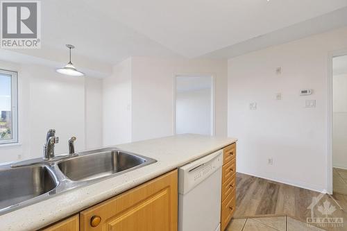 310 Central Park Drive Unit#9E, Ottawa, ON - Indoor Photo Showing Kitchen With Double Sink