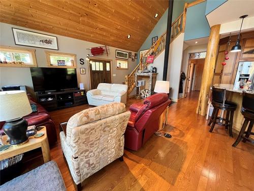 2878 Coalmont Road, Tulameen, BC - Indoor Photo Showing Living Room