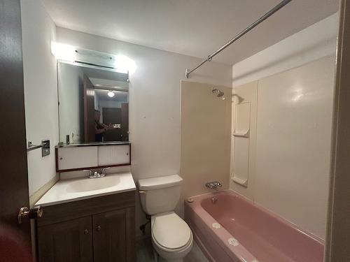 763 Chase Avenue, Penticton, BC - Indoor Photo Showing Bathroom