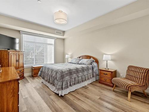 316-3865 Truswell Road, Kelowna, BC - Indoor Photo Showing Bedroom
