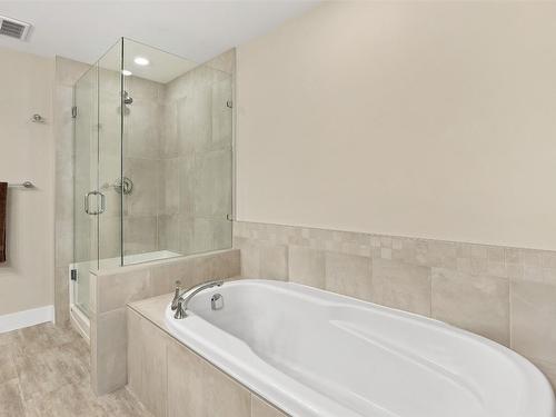 316-3865 Truswell Road, Kelowna, BC - Indoor Photo Showing Bathroom