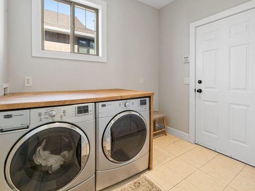 5040 Windsong Crescent, Kelowna, BC - Indoor Photo Showing Laundry Room
