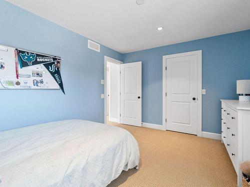 5040 Windsong Crescent, Kelowna, BC - Indoor Photo Showing Bedroom