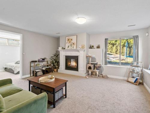 5040 Windsong Crescent, Kelowna, BC - Indoor Photo Showing Living Room With Fireplace