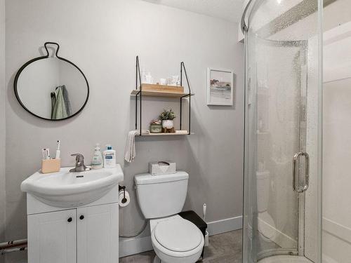 5040 Windsong Crescent, Kelowna, BC - Indoor Photo Showing Bathroom