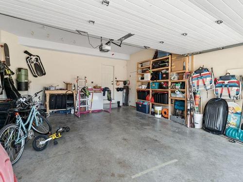 5040 Windsong Crescent, Kelowna, BC - Indoor Photo Showing Garage