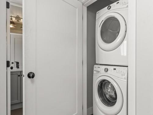 795 Wilson Avenue, Kelowna, BC - Indoor Photo Showing Laundry Room