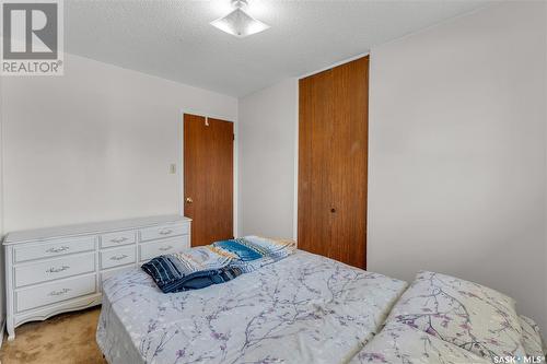 2226 Dewdney Avenue E, Regina, SK - Indoor Photo Showing Bedroom