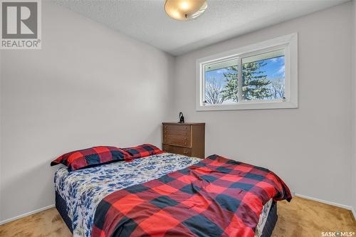 2226 Dewdney Avenue E, Regina, SK - Indoor Photo Showing Bedroom