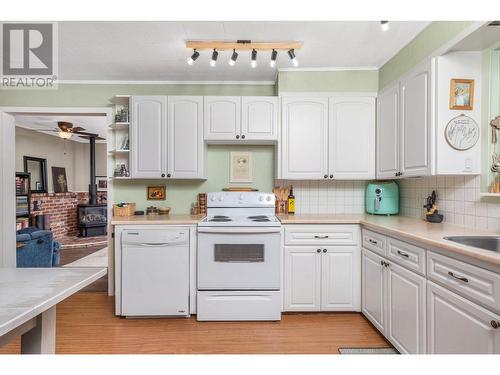 9705 Buchanan Road, Coldstream, BC - Indoor Photo Showing Kitchen