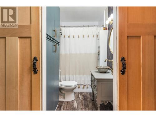 9705 Buchanan Road, Coldstream, BC - Indoor Photo Showing Bathroom