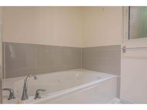 3311 Laburnum Drive, Trail, BC - Indoor Photo Showing Bathroom