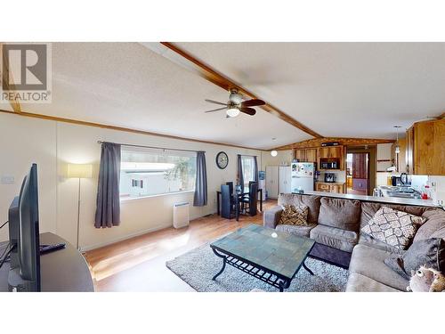 22 3387 Red Bluff Road, Quesnel, BC - Indoor Photo Showing Living Room