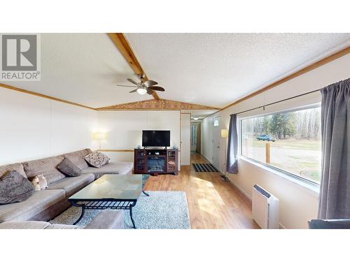 22 3387 Red Bluff Road, Quesnel, BC - Indoor Photo Showing Living Room