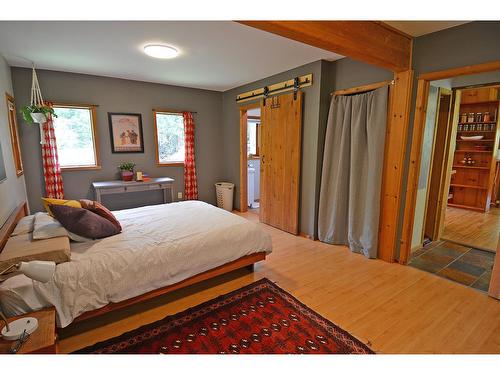 3844 Blewett Road, Nelson, BC - Indoor Photo Showing Bedroom