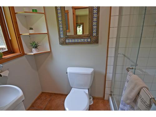 3844 Blewett Road, Nelson, BC - Indoor Photo Showing Bathroom