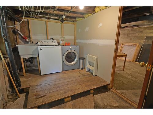 3844 Blewett Road, Nelson, BC - Indoor Photo Showing Laundry Room