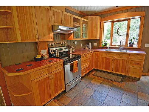 3844 Blewett Road, Nelson, BC - Indoor Photo Showing Kitchen With Double Sink