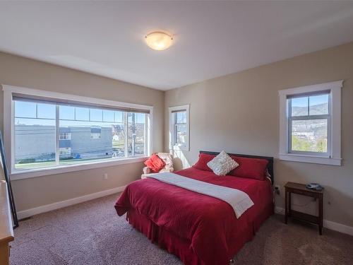 101-123 Green Avenue, Penticton, BC - Indoor Photo Showing Bedroom