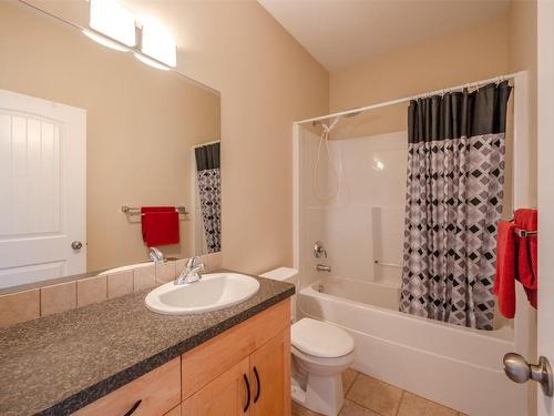 101-123 Green Avenue, Penticton, BC - Indoor Photo Showing Bathroom