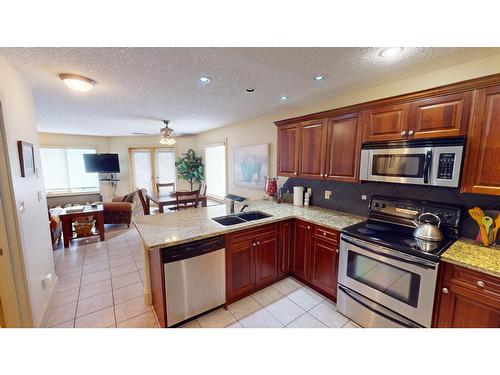 505 - 7307 Prospector Avenue, Radium Hot Springs, BC - Indoor Photo Showing Kitchen With Double Sink