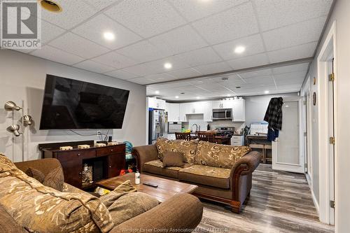 3021 Walker Road, Windsor, ON - Indoor Photo Showing Living Room