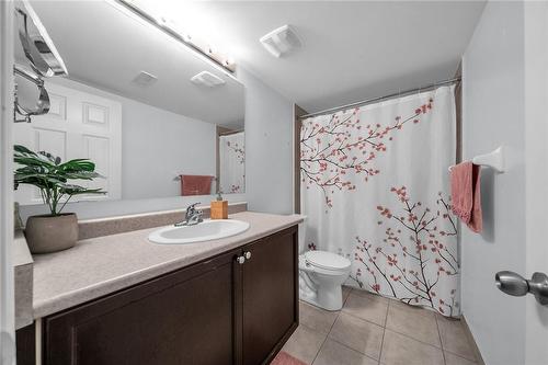 233 Duskywing Way|Unit #35, Oakville, ON - Indoor Photo Showing Bathroom