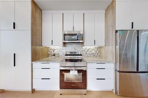 35 Wellspring Way, Pelham, ON - Indoor Photo Showing Kitchen With Upgraded Kitchen