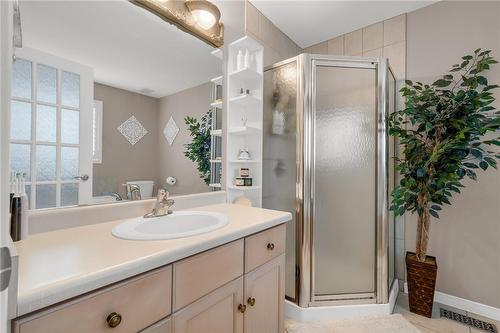 45 Elderberry Avenue, Grimsby, ON - Indoor Photo Showing Bathroom