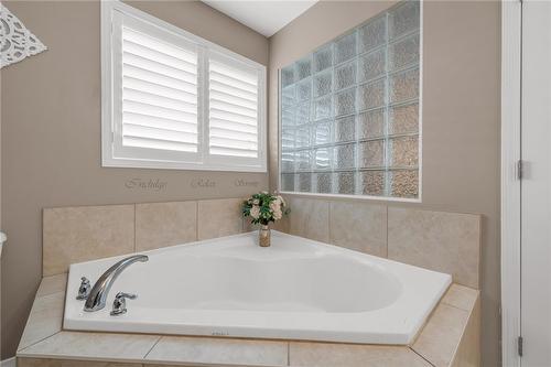 45 Elderberry Avenue, Grimsby, ON - Indoor Photo Showing Bathroom
