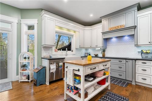 110 Teal Avenue, Stoney Creek, ON - Indoor Photo Showing Kitchen
