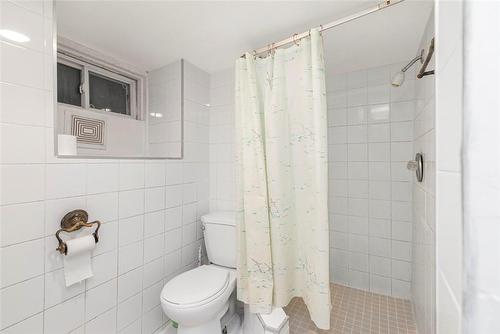 47 Clyde Street, Hamilton, ON - Indoor Photo Showing Bathroom