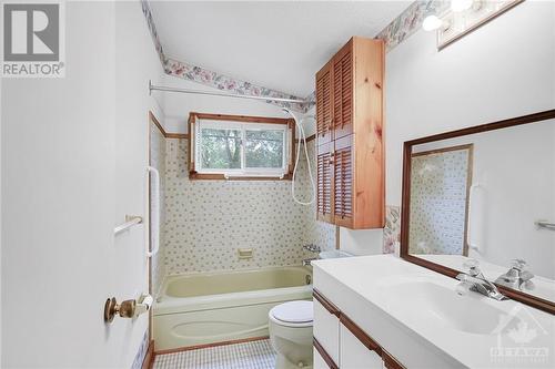 1107 Irene Place, Manotick, ON - Indoor Photo Showing Bathroom