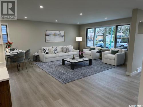 25 Lamont Crescent, Regina, SK - Indoor Photo Showing Living Room
