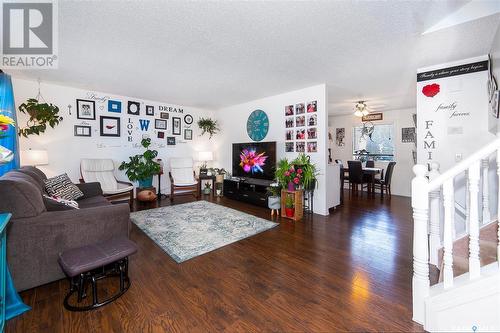 39 Chomyn Crescent, Saskatoon, SK - Indoor Photo Showing Living Room