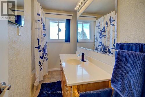 3958 Petworth Road, South Frontenac, ON - Indoor Photo Showing Bathroom