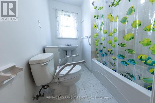 7040 Brookfield Avenue, Niagara Falls, ON - Indoor Photo Showing Bathroom