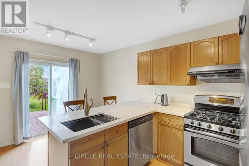 34 Bowcott Cres, London, ON - Indoor Photo Showing Kitchen