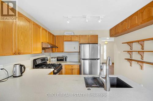 34 Bowcott Cres, London, ON - Indoor Photo Showing Kitchen