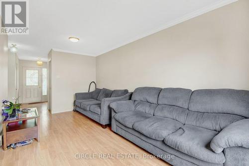 34 Bowcott Crescent, London, ON - Indoor Photo Showing Living Room