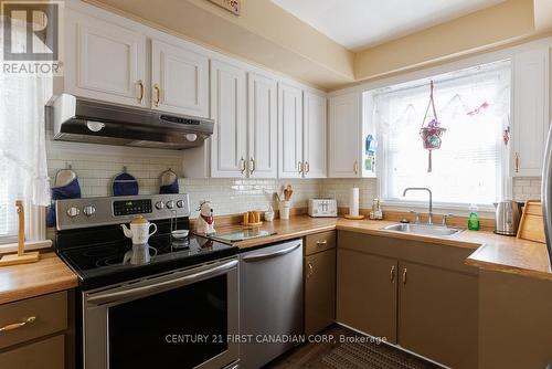 334 Regal Drive, London, ON - Indoor Photo Showing Kitchen