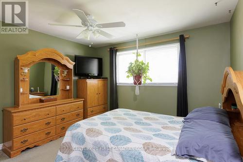 334 Regal Drive, London, ON - Indoor Photo Showing Living Room With Fireplace