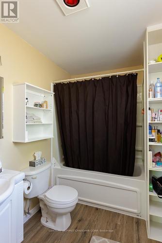 334 Regal Drive, London, ON - Indoor Photo Showing Bathroom