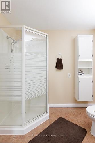 334 Regal Drive, London, ON - Indoor Photo Showing Bathroom