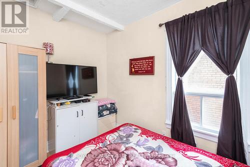 47 Clyde Street, Hamilton (Stipley), ON - Indoor Photo Showing Bedroom